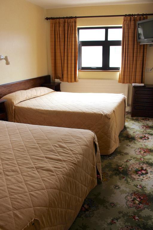 Achill Sound Hotel - Ostan Ghob A'Choire Eksteriør billede