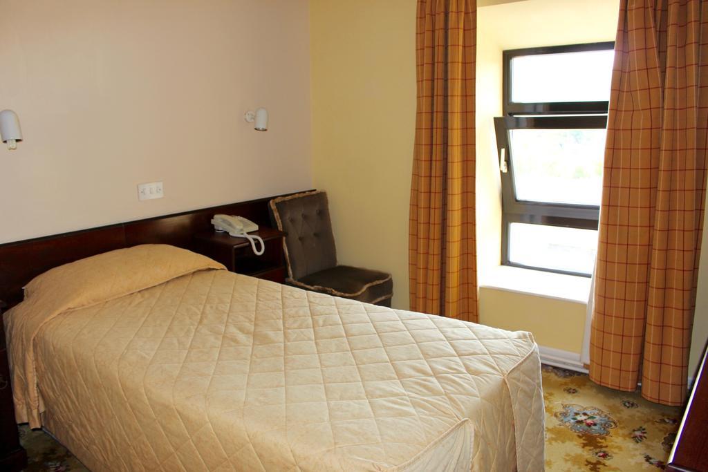 Achill Sound Hotel - Ostan Ghob A'Choire Eksteriør billede
