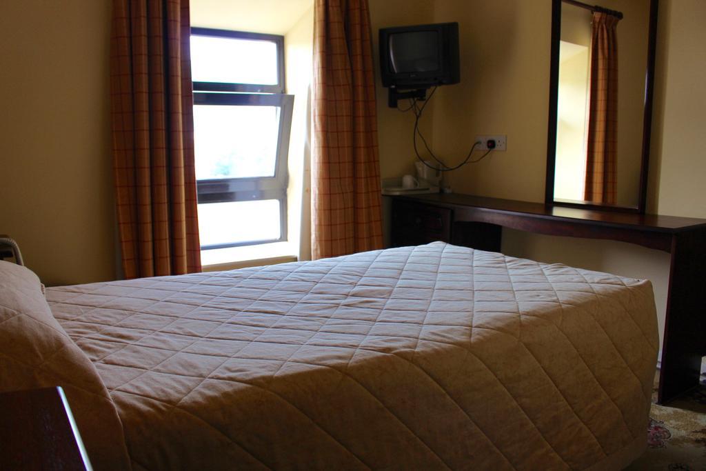 Achill Sound Hotel - Ostan Ghob A'Choire Eksteriør billede
