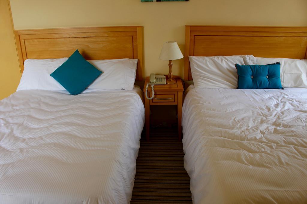 Achill Sound Hotel - Ostan Ghob A'Choire Eksteriør billede